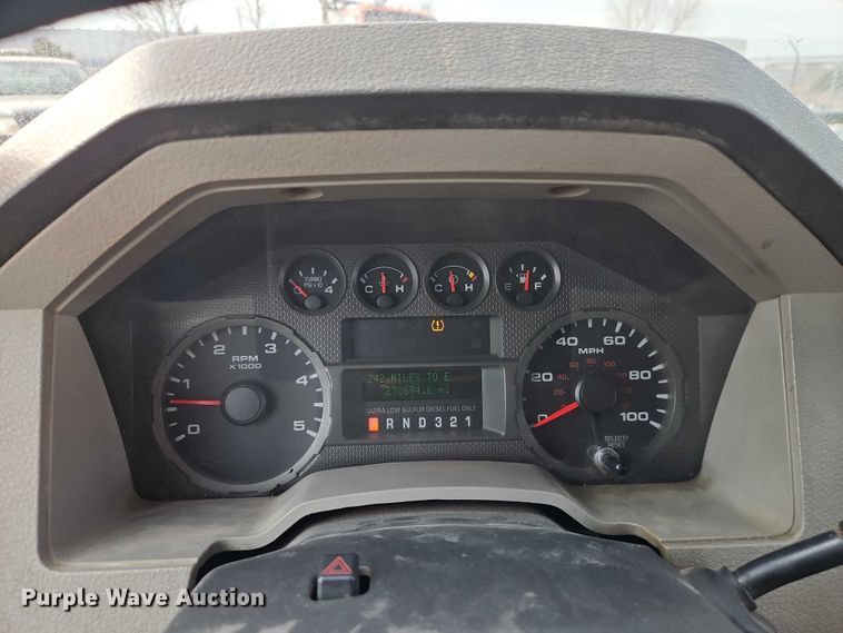 image for item DZ4303 2009 Ford F250 Super Duty Crew Cab utility bed pickup truck