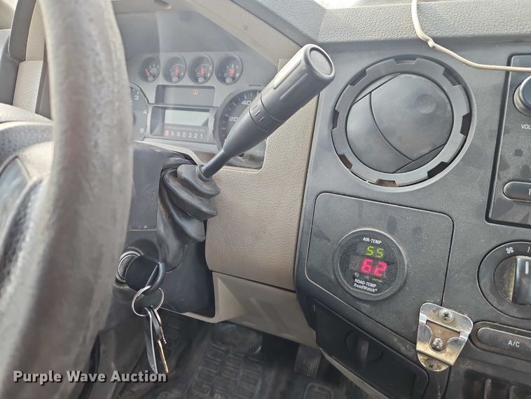 image for item DZ4303 2009 Ford F250 Super Duty Crew Cab utility bed pickup truck