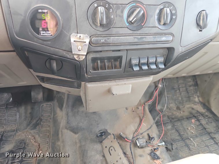 image for item DZ4303 2009 Ford F250 Super Duty Crew Cab utility bed pickup truck