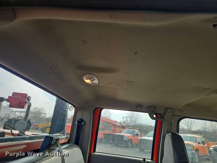 image for item DZ4303 2009 Ford F250 Super Duty Crew Cab utility bed pickup truck