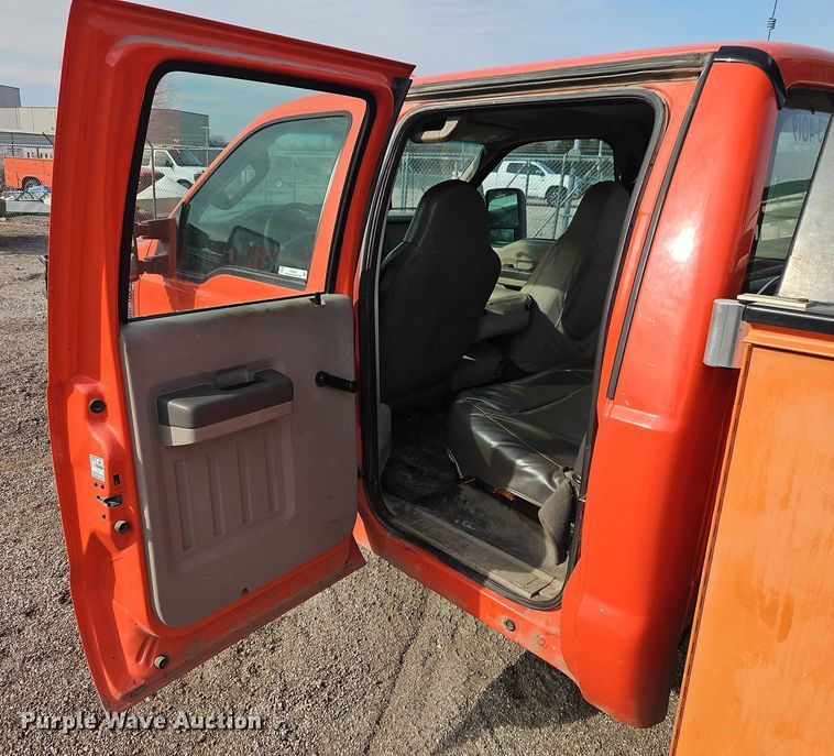 image for item DZ4303 2009 Ford F250 Super Duty Crew Cab utility bed pickup truck