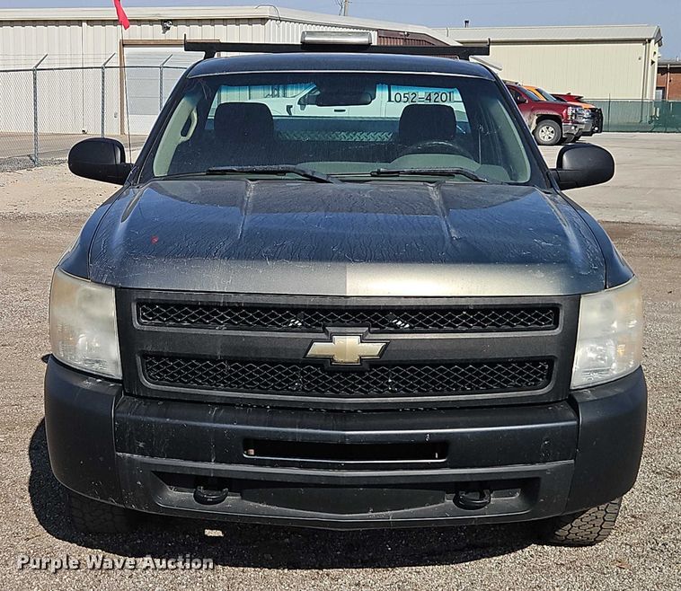 image for item DZ4305 2011 Chevrolet Silverado 1500 pickup truck