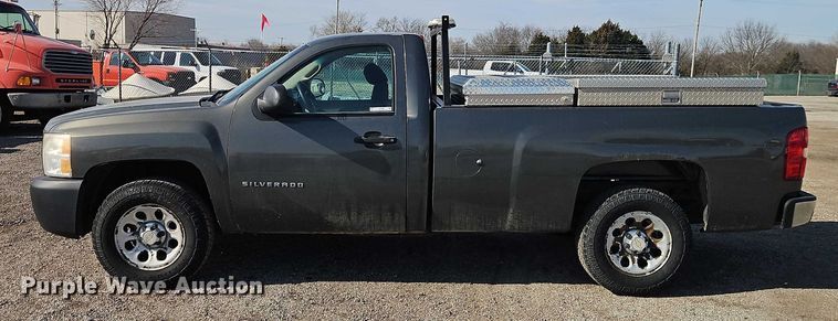 image for item DZ4305 2011 Chevrolet Silverado 1500 pickup truck
