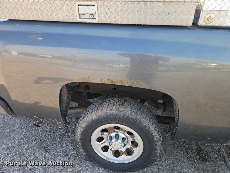 image for item DZ4305 2011 Chevrolet Silverado 1500 pickup truck