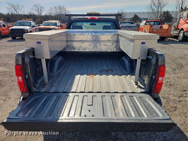 image for item DZ4305 2011 Chevrolet Silverado 1500 pickup truck