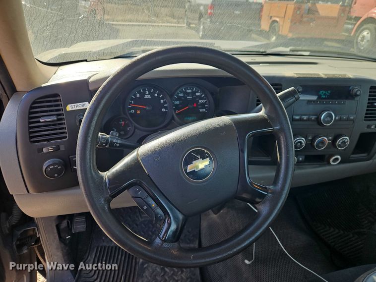 image for item DZ4305 2011 Chevrolet Silverado 1500 pickup truck