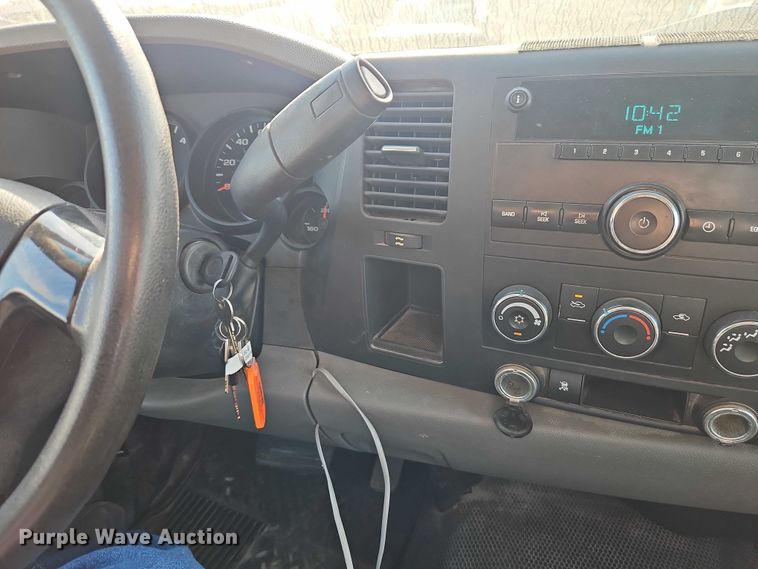 image for item DZ4305 2011 Chevrolet Silverado 1500 pickup truck