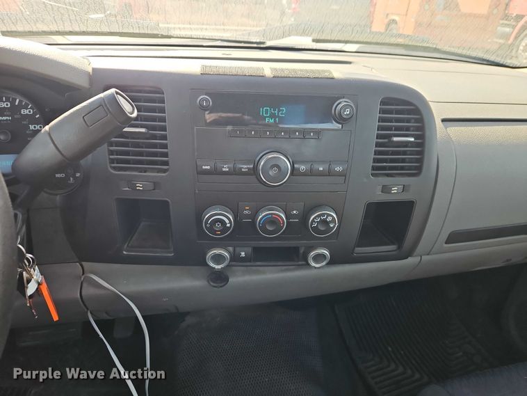 image for item DZ4305 2011 Chevrolet Silverado 1500 pickup truck