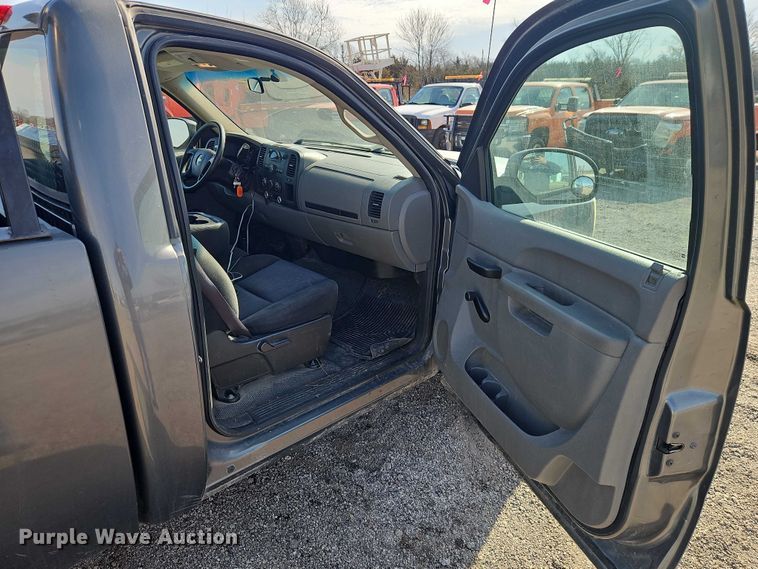 image for item DZ4305 2011 Chevrolet Silverado 1500 pickup truck