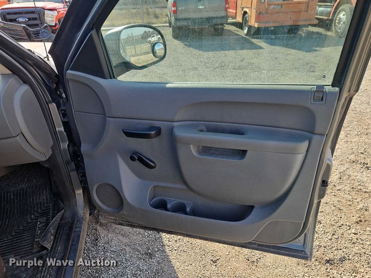 image for item DZ4305 2011 Chevrolet Silverado 1500 pickup truck