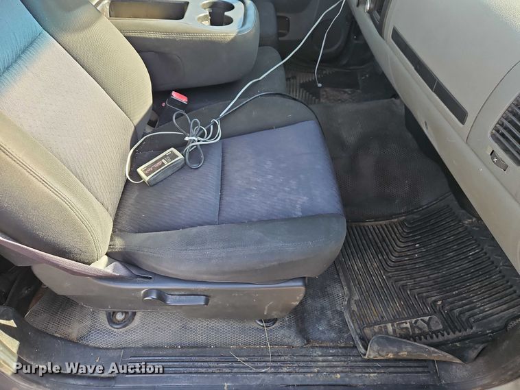 image for item DZ4305 2011 Chevrolet Silverado 1500 pickup truck