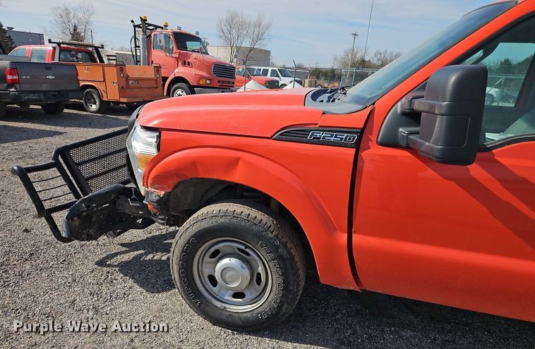 image for item DZ4306 2011 Ford F250 Super Duty utility bed pickup truck