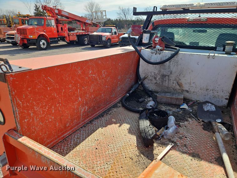 image for item DZ4306 2011 Ford F250 Super Duty utility bed pickup truck