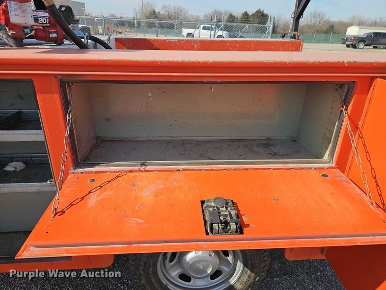 image for item DZ4306 2011 Ford F250 Super Duty utility bed pickup truck