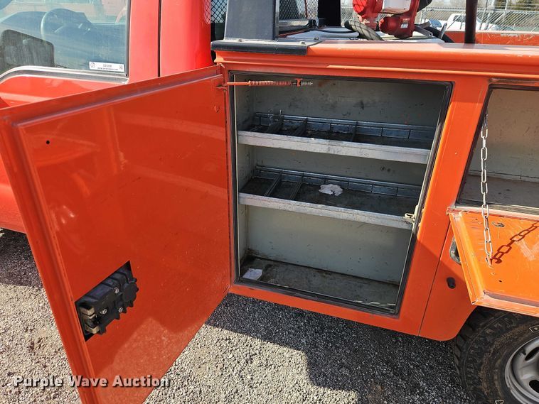 image for item DZ4306 2011 Ford F250 Super Duty utility bed pickup truck