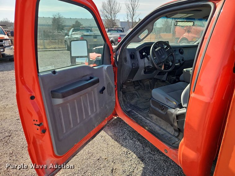 image for item DZ4306 2011 Ford F250 Super Duty utility bed pickup truck