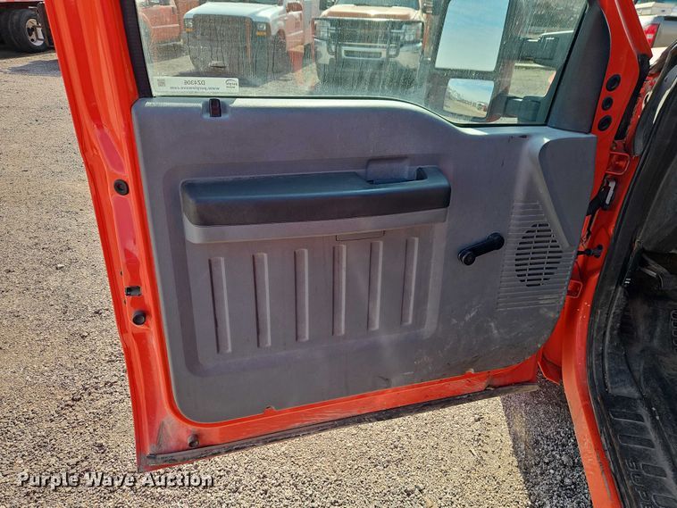 image for item DZ4306 2011 Ford F250 Super Duty utility bed pickup truck