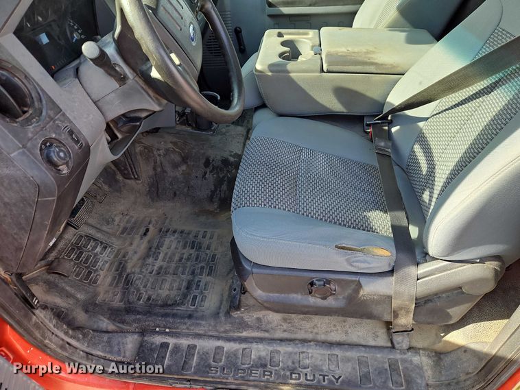 image for item DZ4306 2011 Ford F250 Super Duty utility bed pickup truck