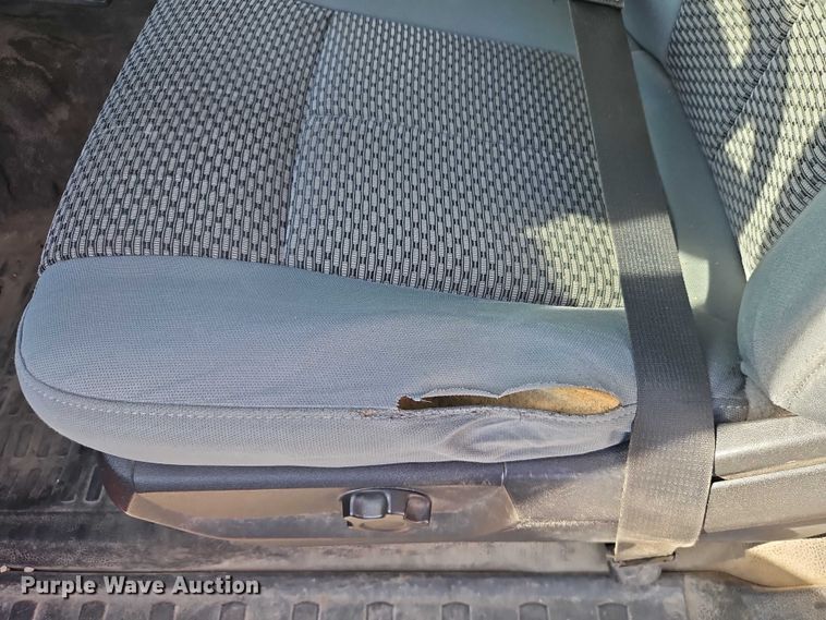 image for item DZ4306 2011 Ford F250 Super Duty utility bed pickup truck