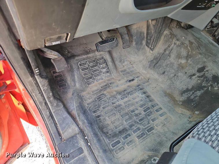 image for item DZ4306 2011 Ford F250 Super Duty utility bed pickup truck