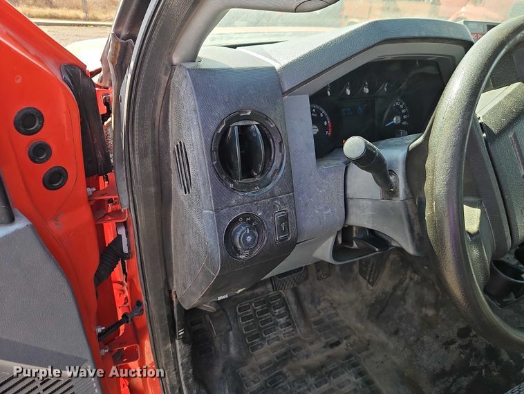 image for item DZ4306 2011 Ford F250 Super Duty utility bed pickup truck