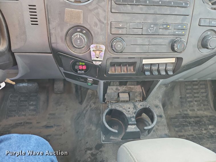 image for item DZ4306 2011 Ford F250 Super Duty utility bed pickup truck