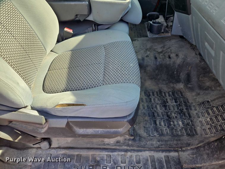 image for item DZ4306 2011 Ford F250 Super Duty utility bed pickup truck