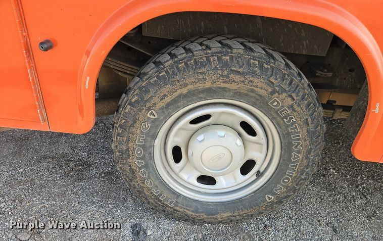 image for item DZ4306 2011 Ford F250 Super Duty utility bed pickup truck