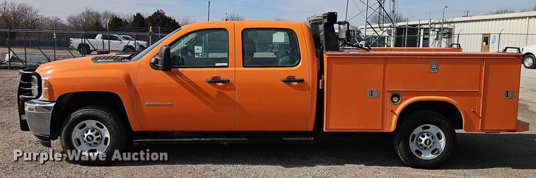 image for item DZ4307 2012 Chevrolet Silverado 2500HD Crew Cab utility bed pickup truck