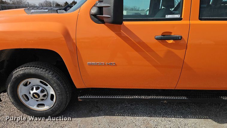 image for item DZ4307 2012 Chevrolet Silverado 2500HD Crew Cab utility bed pickup truck