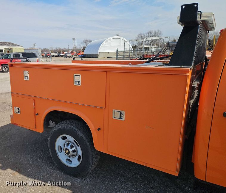 image for item DZ4307 2012 Chevrolet Silverado 2500HD Crew Cab utility bed pickup truck