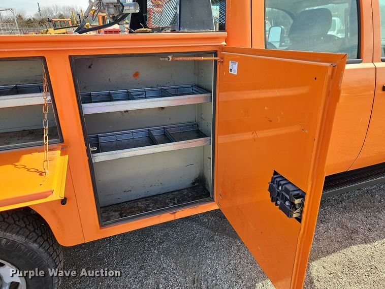 image for item DZ4307 2012 Chevrolet Silverado 2500HD Crew Cab utility bed pickup truck