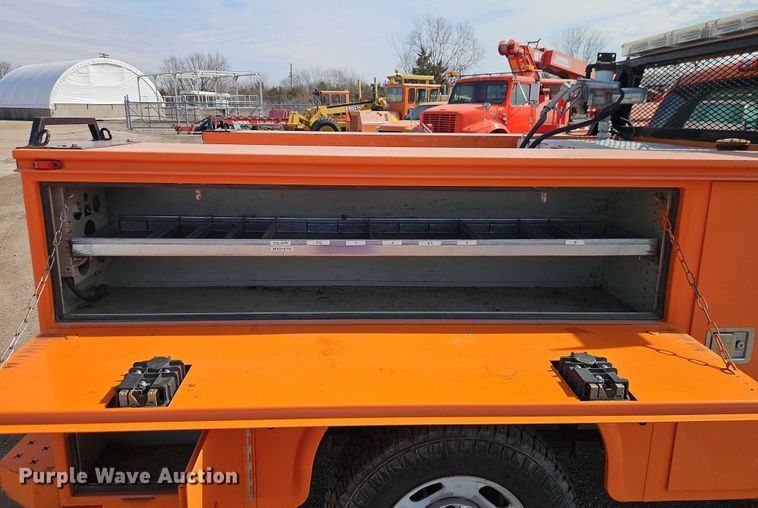 image for item DZ4307 2012 Chevrolet Silverado 2500HD Crew Cab utility bed pickup truck