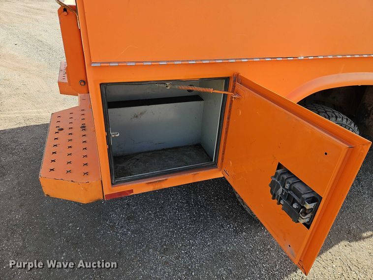 image for item DZ4307 2012 Chevrolet Silverado 2500HD Crew Cab utility bed pickup truck