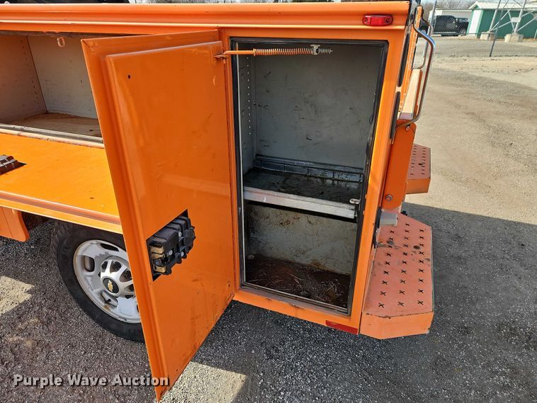 image for item DZ4307 2012 Chevrolet Silverado 2500HD Crew Cab utility bed pickup truck