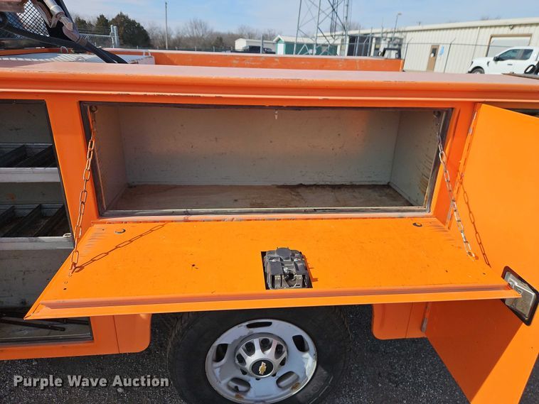 image for item DZ4307 2012 Chevrolet Silverado 2500HD Crew Cab utility bed pickup truck