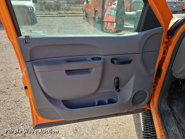 image for item DZ4307 2012 Chevrolet Silverado 2500HD Crew Cab utility bed pickup truck