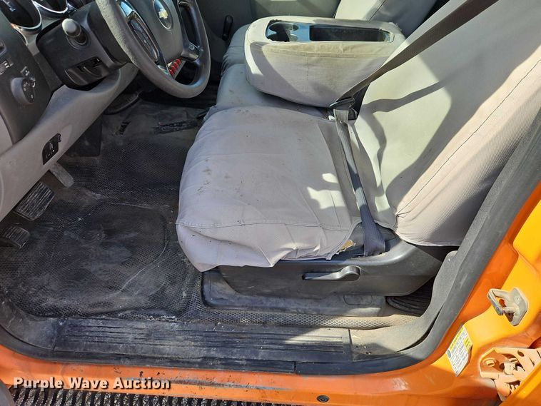 image for item DZ4307 2012 Chevrolet Silverado 2500HD Crew Cab utility bed pickup truck