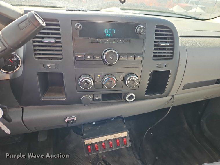 image for item DZ4307 2012 Chevrolet Silverado 2500HD Crew Cab utility bed pickup truck