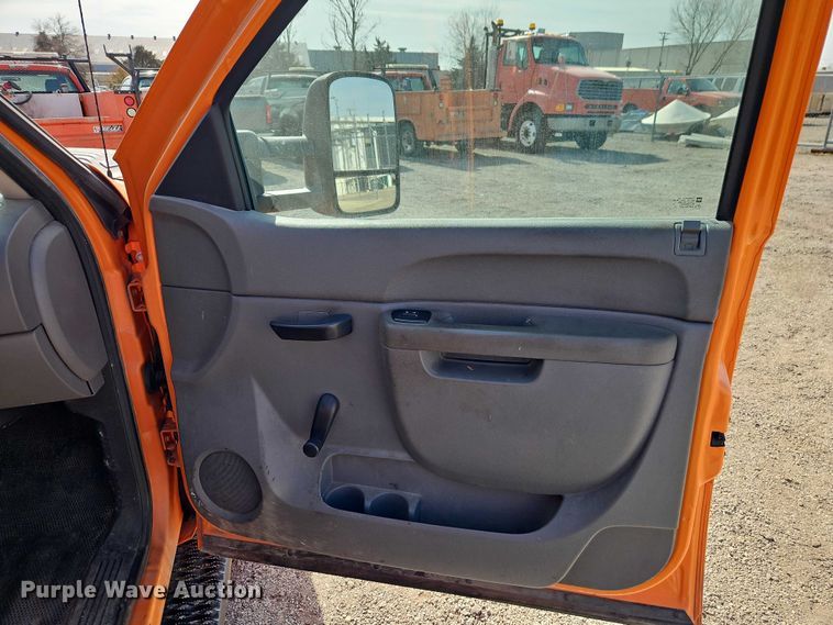 image for item DZ4307 2012 Chevrolet Silverado 2500HD Crew Cab utility bed pickup truck