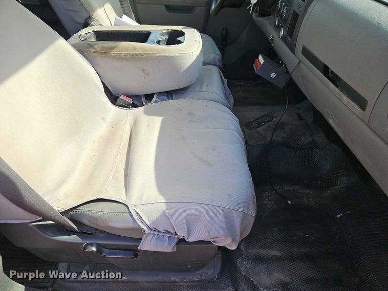 image for item DZ4307 2012 Chevrolet Silverado 2500HD Crew Cab utility bed pickup truck