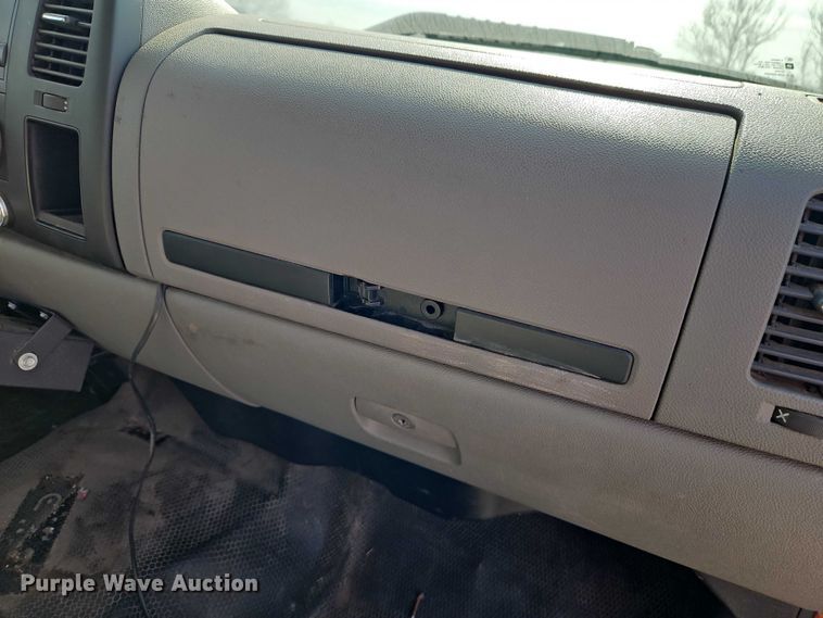 image for item DZ4307 2012 Chevrolet Silverado 2500HD Crew Cab utility bed pickup truck