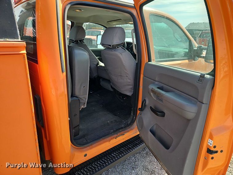 image for item DZ4307 2012 Chevrolet Silverado 2500HD Crew Cab utility bed pickup truck