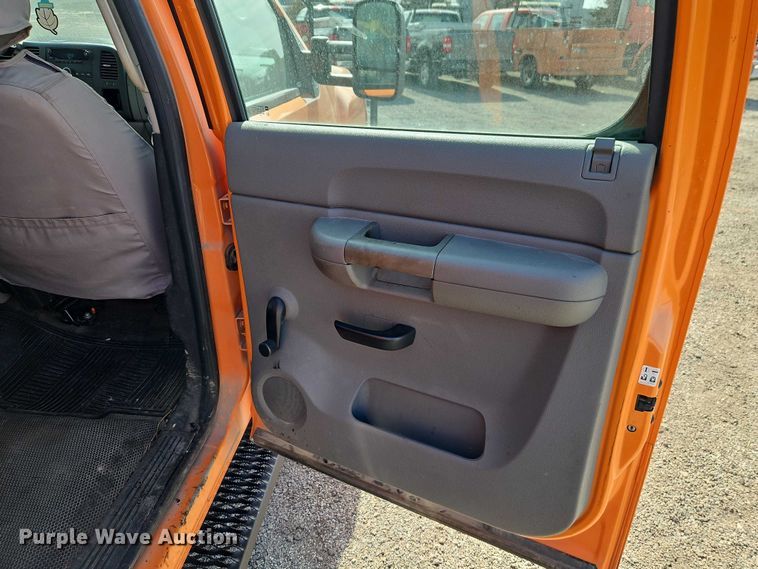 image for item DZ4307 2012 Chevrolet Silverado 2500HD Crew Cab utility bed pickup truck