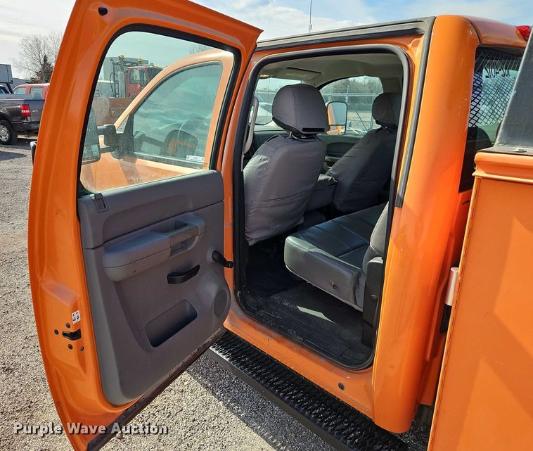 image for item DZ4307 2012 Chevrolet Silverado 2500HD Crew Cab utility bed pickup truck