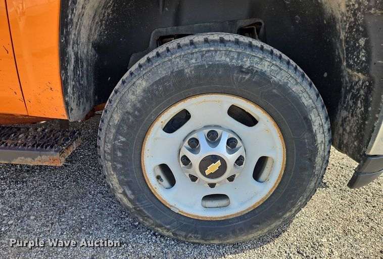 image for item DZ4307 2012 Chevrolet Silverado 2500HD Crew Cab utility bed pickup truck