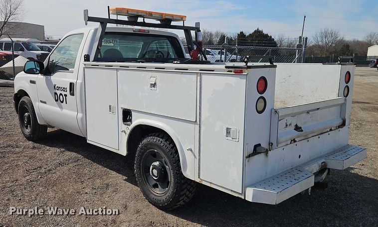 image for item DZ4308 2007 Ford F250 Super Duty utility bed pickup truck