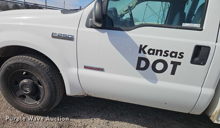 image for item DZ4308 2007 Ford F250 Super Duty utility bed pickup truck