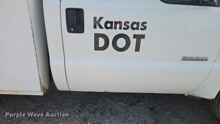 image for item DZ4308 2007 Ford F250 Super Duty utility bed pickup truck