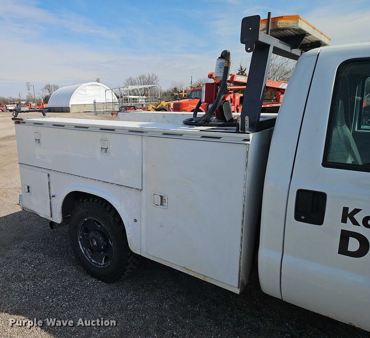 image for item DZ4308 2007 Ford F250 Super Duty utility bed pickup truck